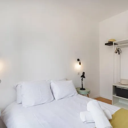 White Light, 1 Minute A Pied Du Port! Апартаменты