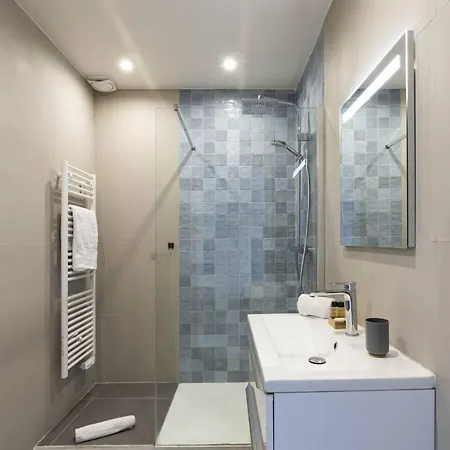 White Light, 1 Minute A Pied Du Port! Apartment *