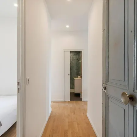 Apartment White Light, 1 Minute A Pied Du Port! Nice