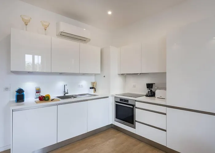 Appartement White Light, 1 Minute A Pied Du Port! Nice